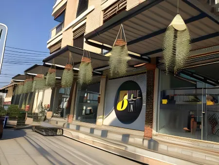 Best Bed Suvarnabhumi Hostel Отели рядом с достопримечательностью «Bangkok Flight Services»