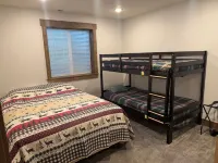 Relax at Aquilla Inn+Game Room+Hot Tub+Views+Spacious+Close to Yellowstone!