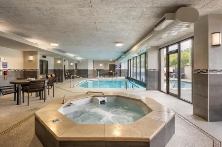 Drury Inn & Suites Springfield MO Отели рядом с достопримечательностью «Pythian Castle»