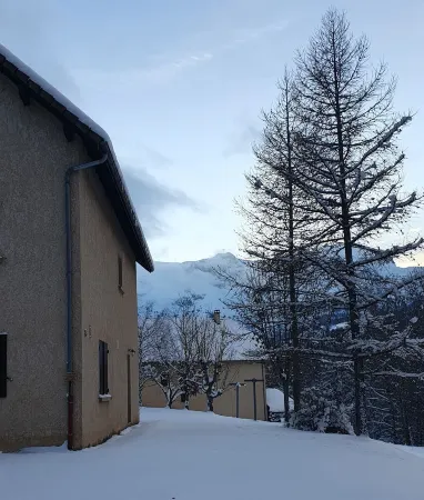 Comfortable T2 gite near resort