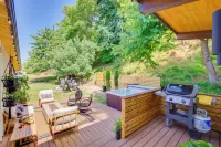 Whidbey Island Oasis Walk to Beach, Hot Tub, View - parking