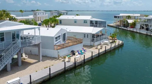 WATERFRONT HOME 35' SEAWALL & DOCK 2 Bedroom 2 Bath Vacation Rental Hotels in Cudjoe Key