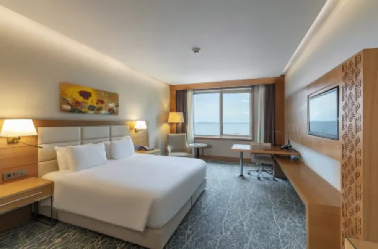 ホリデイ イン バクー by IHG バクー旧市街周辺のホテル