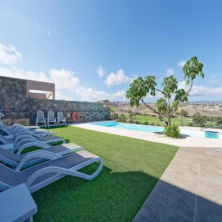 Belvilla by OYO Piedra Amarilla 8 pax