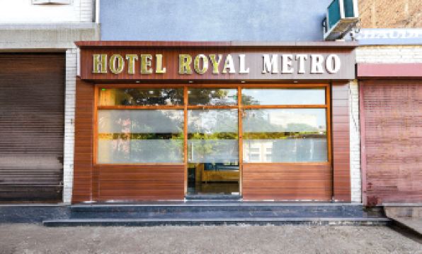 FabHotel Royal Metro