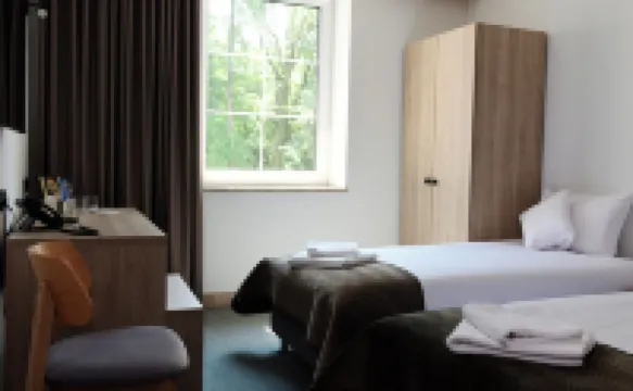 Dom Nazaret - Close to Airport 24h Hotels in 
