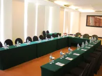 Sintesa Peninsula Hotel