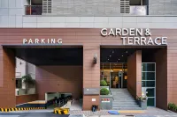 โรงแรมหมาป่าและที่ระเบียงสวน