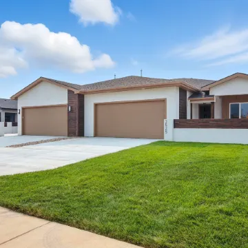 Brand New Cool Comfy Lawrence Retreat 3 Bedroom Duplex