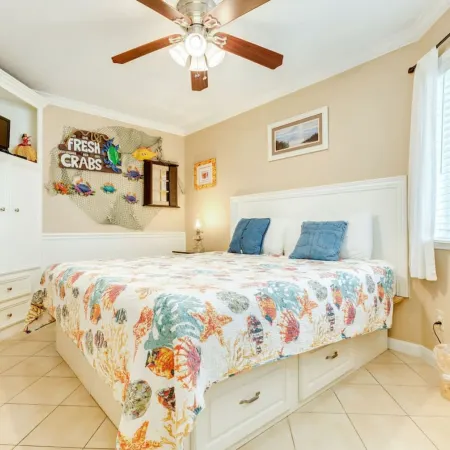 Beautiful Blue Heron Sleeps 6 Great Views