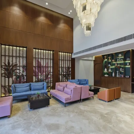 Regenta Place Ahmedabad Отели рядом с достопримечательностью «Торговый центр Alpha One»