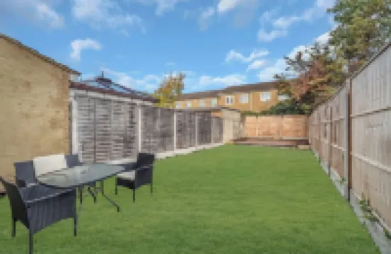 4 Bedrooms - Up To 14 Guests - Free Parking