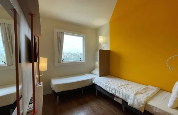 巴巴塞納宜必思快捷酒店