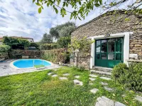Laura (Dol281) - Pools