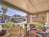 Charming Craftsman Cottage with Garden and Hot Tub! Hotels in Fullerton