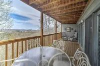 Branson Condo w/ Views: 2 Mi to Silver Dollar City - Apartments