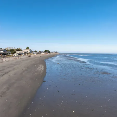 Sequim Escape w/ Gas Grill & Deck, Walk to Beach!