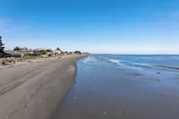 Sequim Escape w/ Gas Grill & Deck, Walk to Beach! - Beach