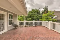 Studio in College Station w/ Expansive Deck! - Apartments