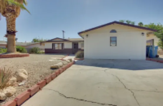 Las Vegas Retreat w/ Yard < 5 Mi to Strip!