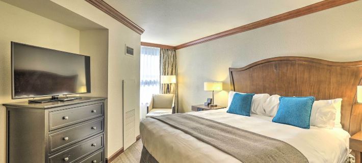 6 Mi to Lake Tahoe Everline Resort Retreat! Hotels in Olympic Valley