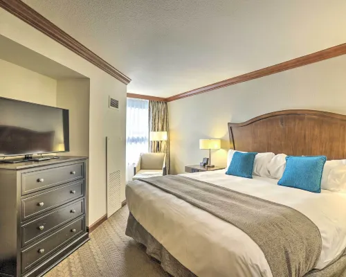6 Mi to Lake Tahoe Everline Resort Retreat! Hotels in Olympic Valley