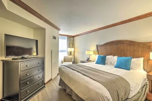 6 Mi to Lake Tahoe Everline Resort Retreat!