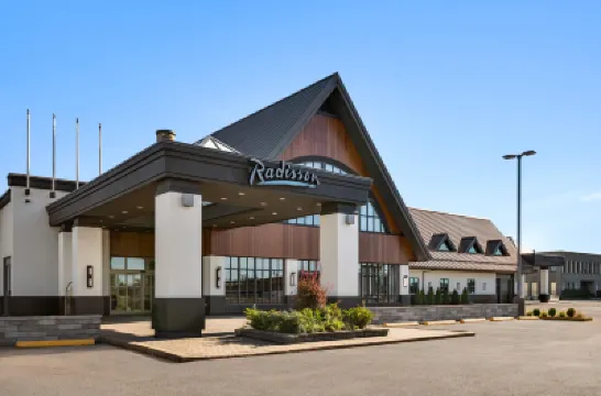 راديسون هوتل مونتريال آيربورت فنادق في 