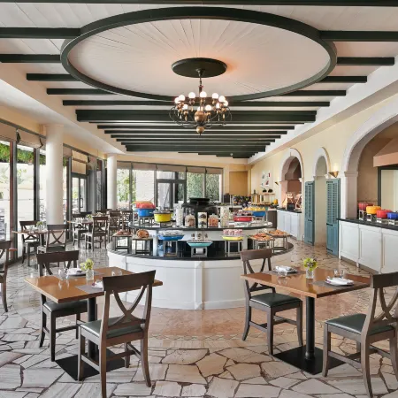 JA Palm Tree Court, Dubai Отели рядом с достопримечательностью «Джебель-Али»