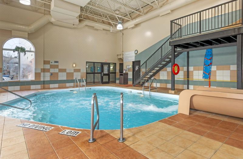 Best Western Plus Pembina Inn Suites photo 2