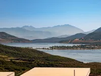 Summer Perfect at the Lake Expansive Views Large Patio Private Hot Tub Swimming Beach Hiking Biking Hotels in Hideout