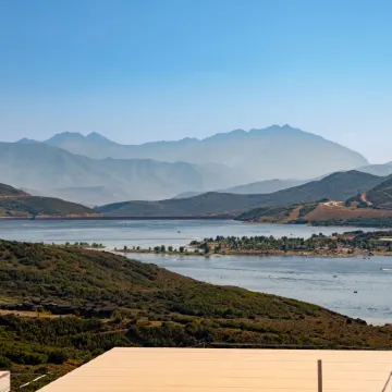 Summer Perfect at the Lake Expansive Views Large Patio Private Hot Tub Swimming Beach Hiking Biking