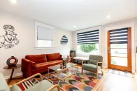 Casa Azul: King Bedsclose to Broadwayhot Tub!