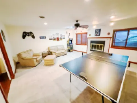 Game Room and Cozy Cowboy Dipping Pool - Amazing Family Retreat