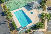 Spacious 3BR/3BA Townhome w/ 1st Floor master
