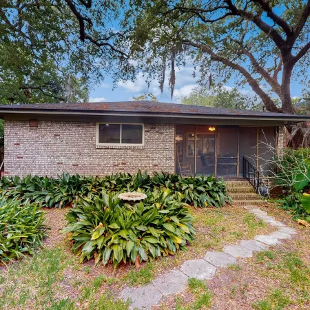 Updated House With Enclosed Yard, Patio, Central AC, & Washer/dryer