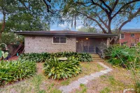 Updated House With Enclosed Yard, Patio, Central AC, & Washer/dryer - balcony