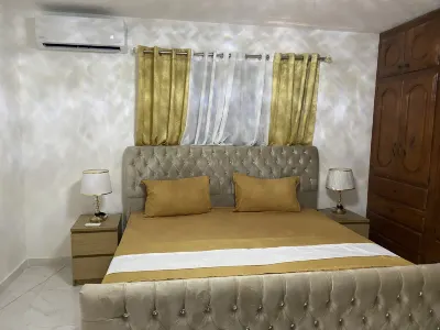 Enjoy Huge 4 bedrooms, and 3 bathrooms, 8 new apartments โรงแรมใน