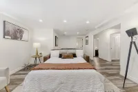 Close to Denver, Boulder and mountains! Up to 10 guests-5 beds! Foosball, games.