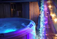 Cozy Airstream Escape, Hot Tub & Lights