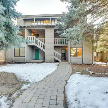 Walk to Town & Slopes, Views, SPA & Sauna Access