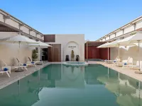 Mercure Abu Dhabi Downtown - Rooftop Pools