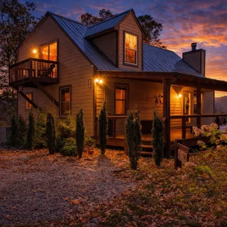 Secluded Heavens Peak, Enjoy in a Pvte Hot Tub + Sauna ,Breathtaking NC Views.