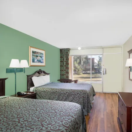 Travelodge by Wyndham Fort Myers North