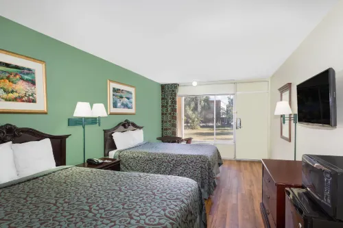 Travelodge by Wyndham Fort Myers North - Pet friendly