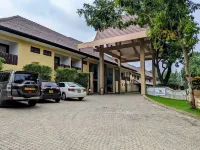 Rajarata Hotel - parking