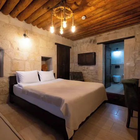 Tafana Cave & Stone Lodge