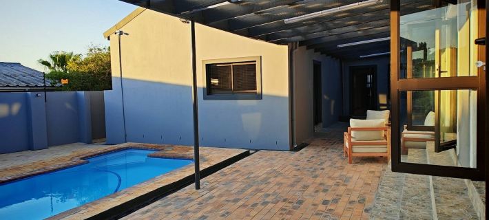 Courtyard Double Room with Shared Bathroom #1 Hotels in Bloubergstrand