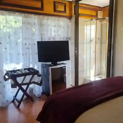 Luxurious 9-Bedroom House Rental with Private Entrances Rooms