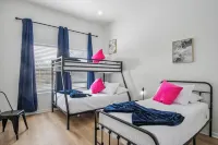 Sleek 3 Bedroom 2 Bath Just 5 Minutes to Downtown - homestay